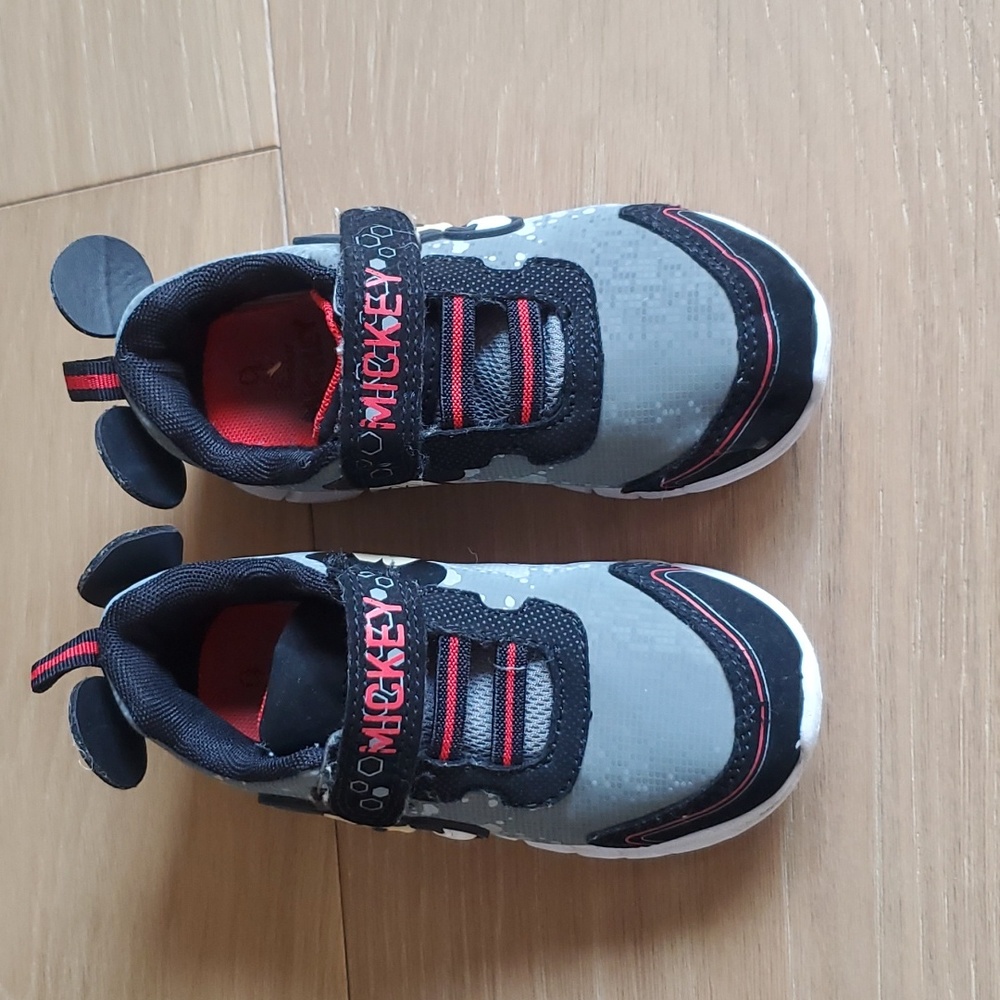 Mickey Mouse velcro shoe